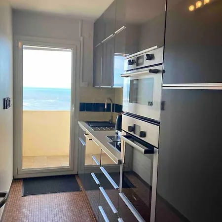 Standing Vue Apartman *